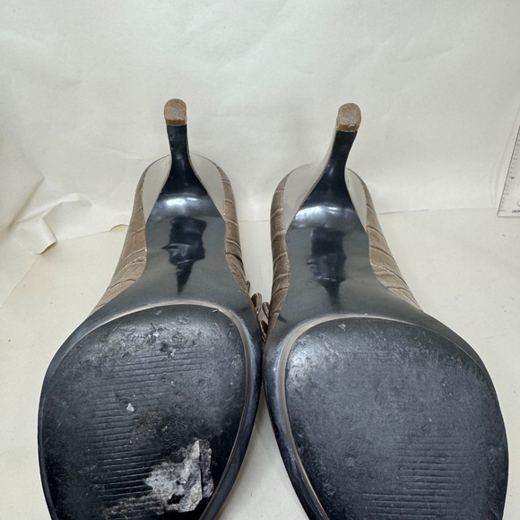 Carlos Santana Platform, Size 6M Peep-toe heels - Picture 7 of 7